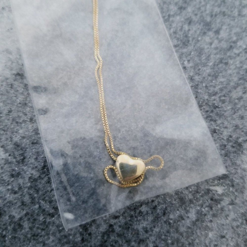 NWT Heart Pendant Necklace, Gold Tone, Thin Chain, Minimal, VS Brand